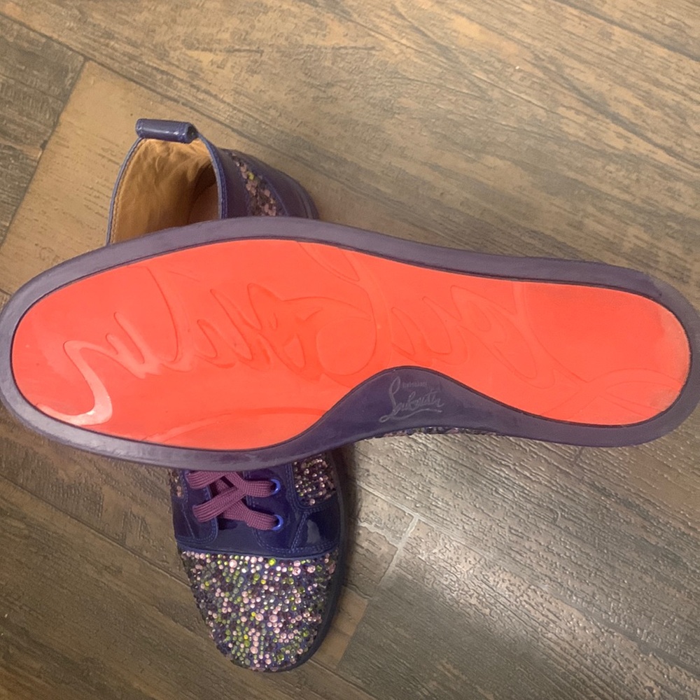 I’m sellin Christian Louboutin’s